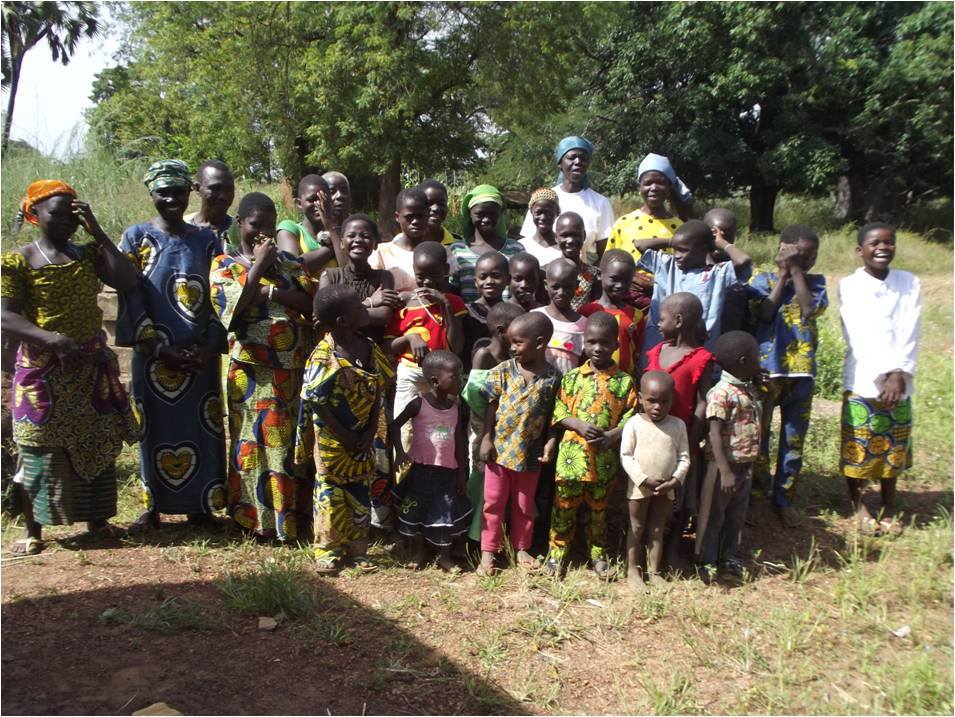 Acqua e libri per i bimbi di don Servais in Benin